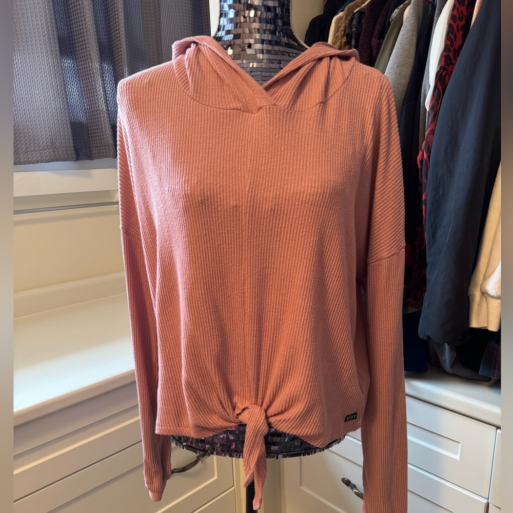 3/$30 Roxy M dusty pink cropped tie front hoodie sweater soft